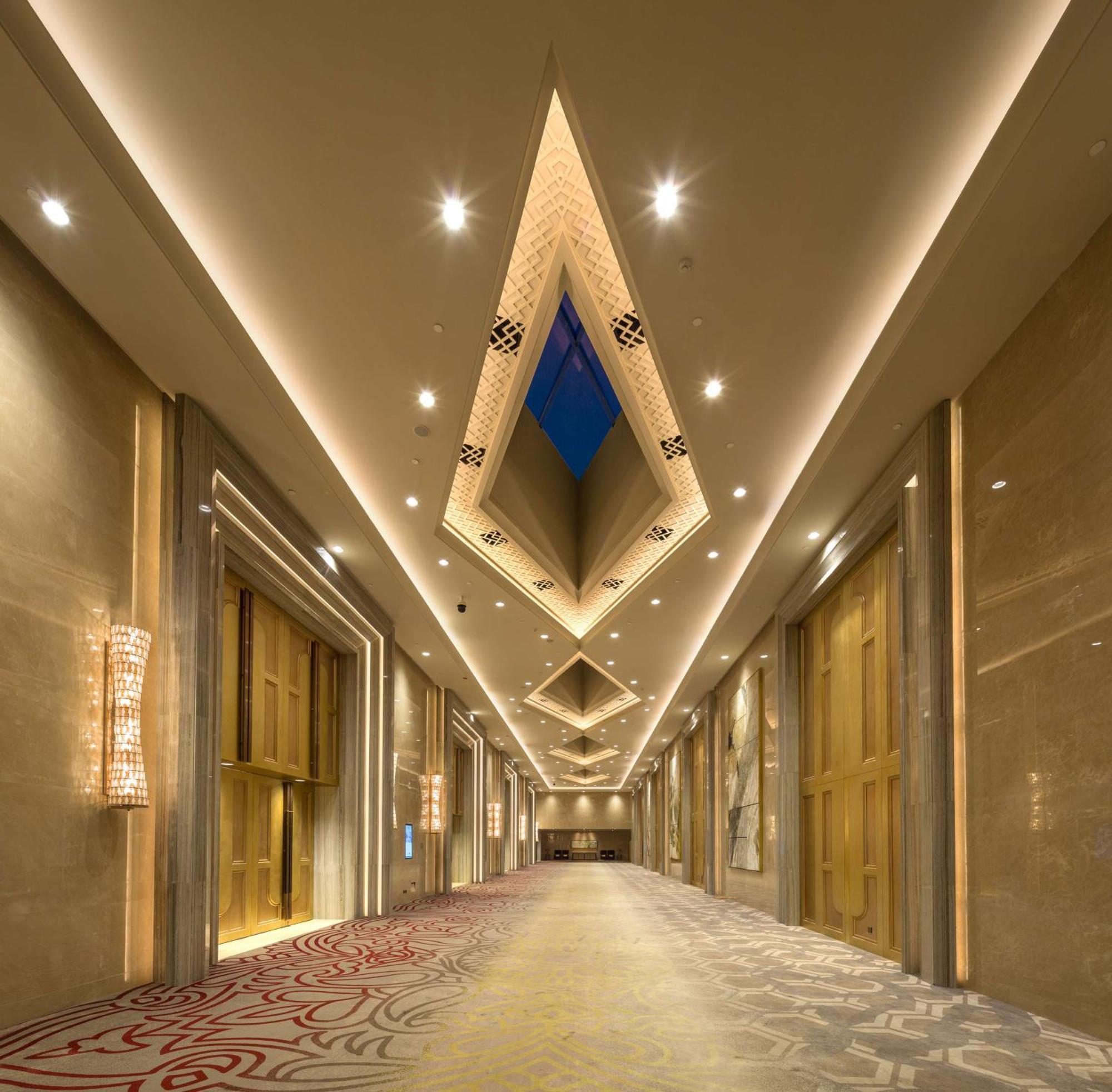 Hilton Urumqi Buitenkant foto